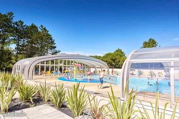Mobilhome Camping Proche Des Plages Сен-Жан-де-Мон Екстериор снимка