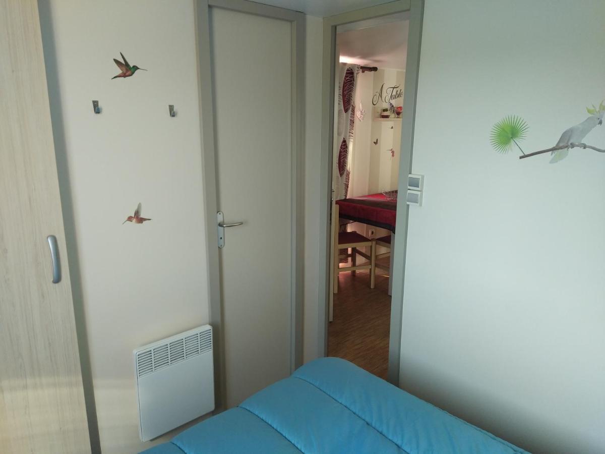 Mobilhome Camping Proche Des Plages Сен-Жан-де-Мон Екстериор снимка