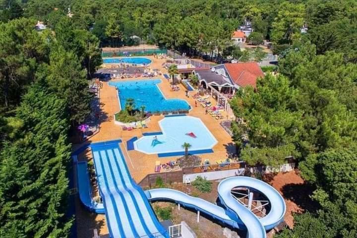 Mobilhome Camping Proche Des Plages Сен-Жан-де-Мон Екстериор снимка