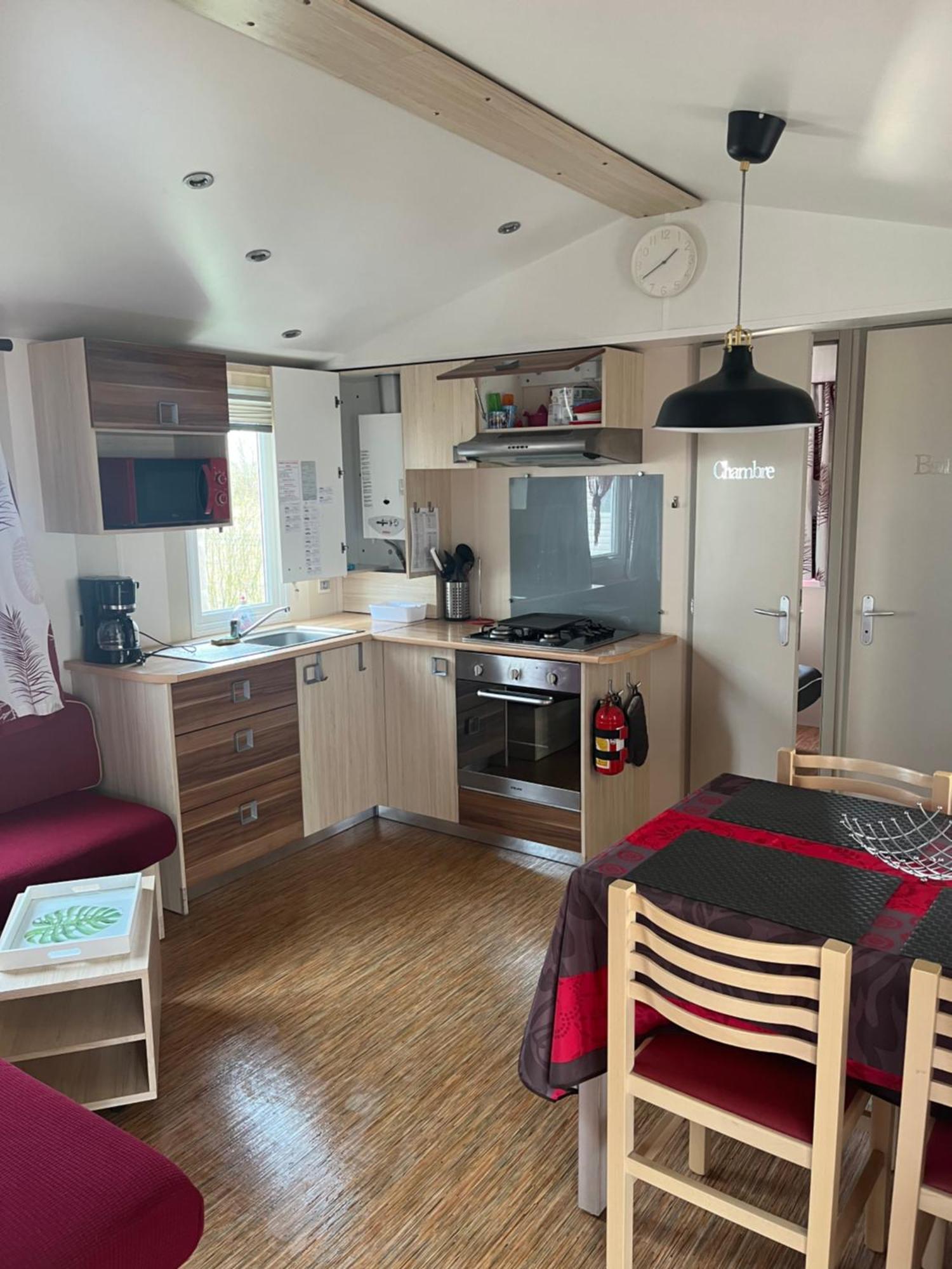 Mobilhome Camping Proche Des Plages Сен-Жан-де-Мон Екстериор снимка